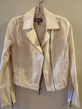 Guess Women’s Cream Cotton Jean Jacket with sparkles, Sz S.